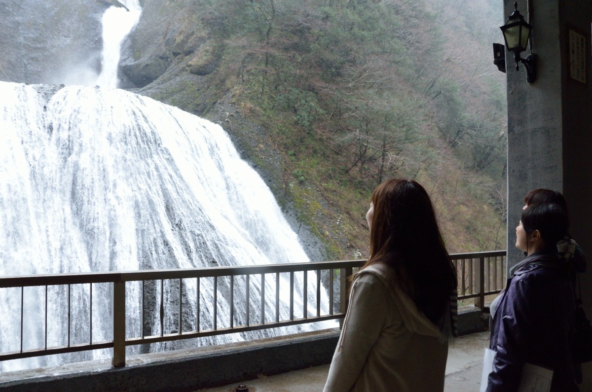 茨城 滝ガール会レポート 前編 雨でこそ素敵な袋田の滝 滝ガールの活動報告サイト Takigirl Waterfall Peace